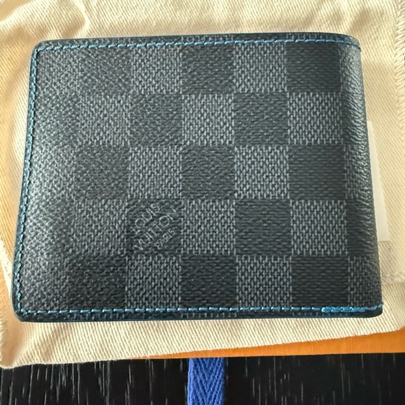 Louis Vuitton Black Key Card Holder Damier Design - Picture 2 of 8